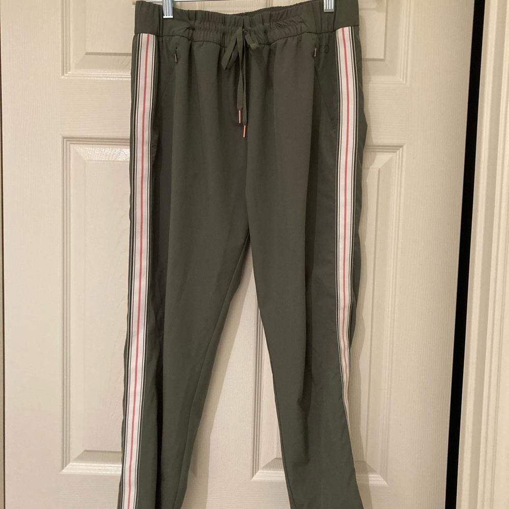 Calia by Carrie Underwood joggers size M
